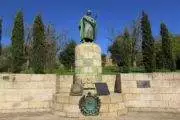 Estátua de Dom Afonso Henriques - o primeiro rei de Portugal