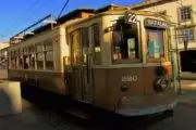el tradicional tranvía viejo de porto
