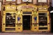 tienda de alimentación tradicional en el centro de porto