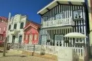 as casas coloridas às riscas na Costa Nova
